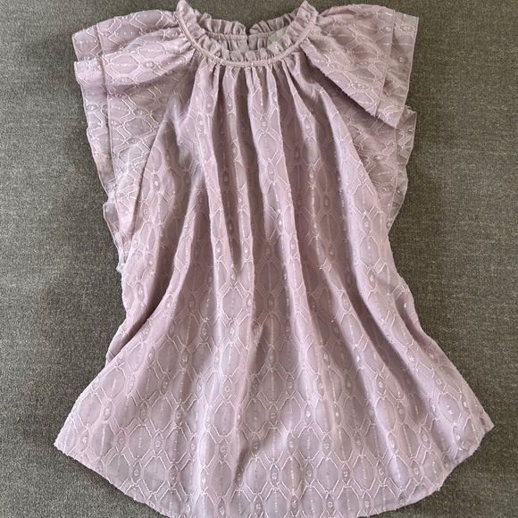 LOFT Tops - 🌺Beautiful Lavender Flutter Sleeve Fancy Top